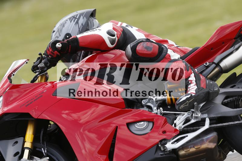 Archiv-2025/09 22.04.2025 Cornu Master School ADR/rot-rouge/27